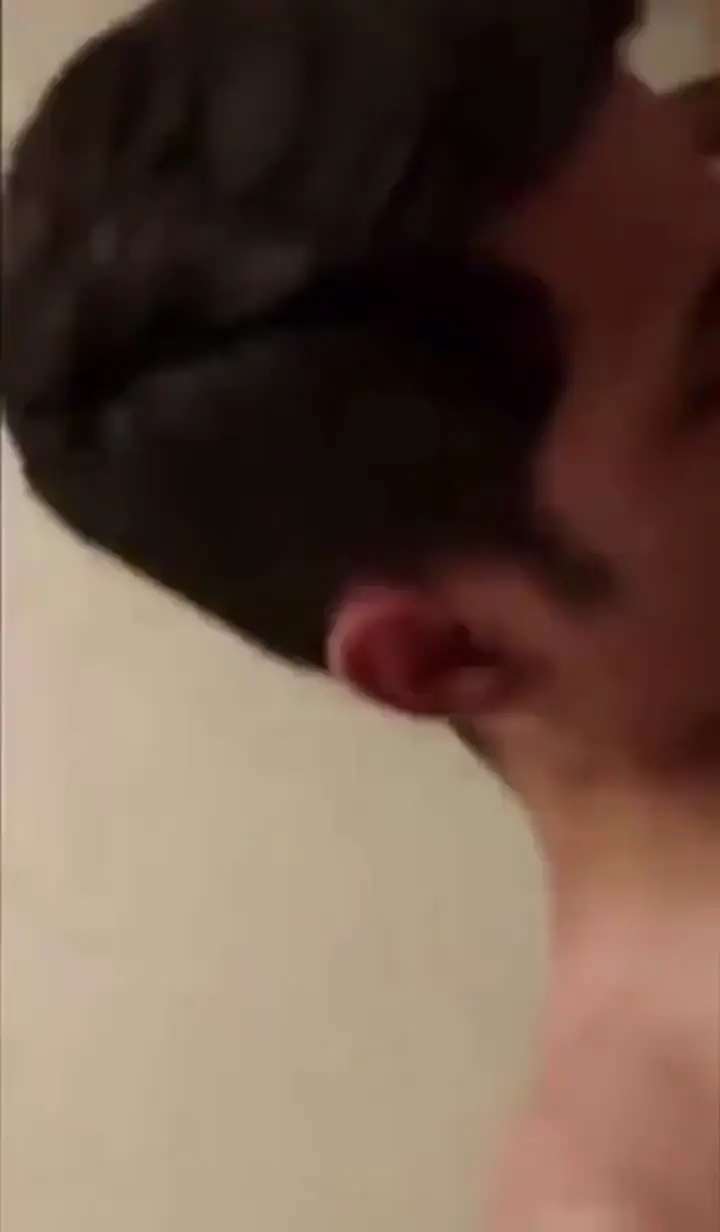 Ortam alev almış oruspuyu ortalarına almışlar her biri bi yerden