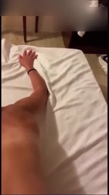 Turizmci kizi sikiyor